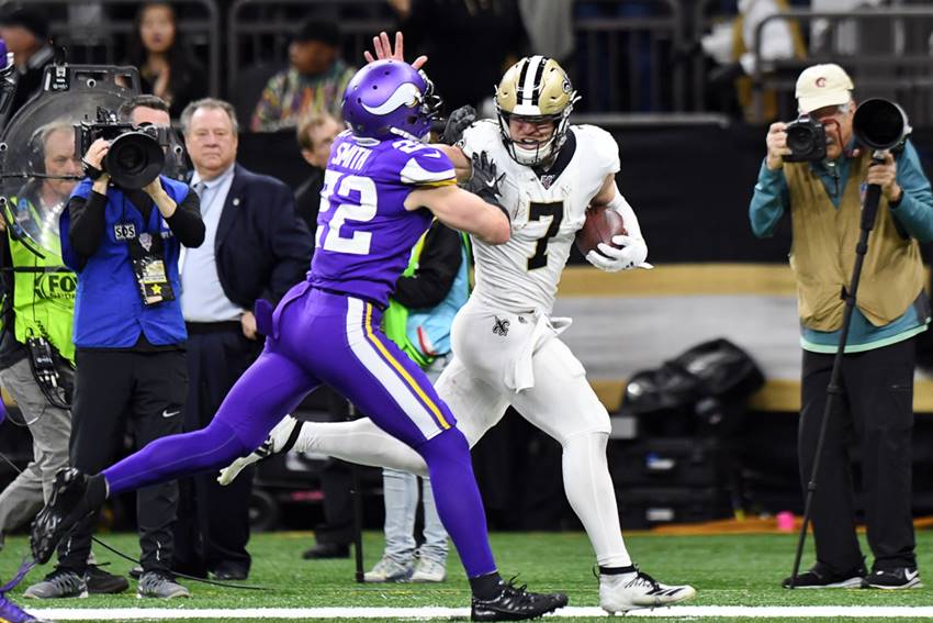 Taysom Hill does just enough to keep Saints in playoff picture